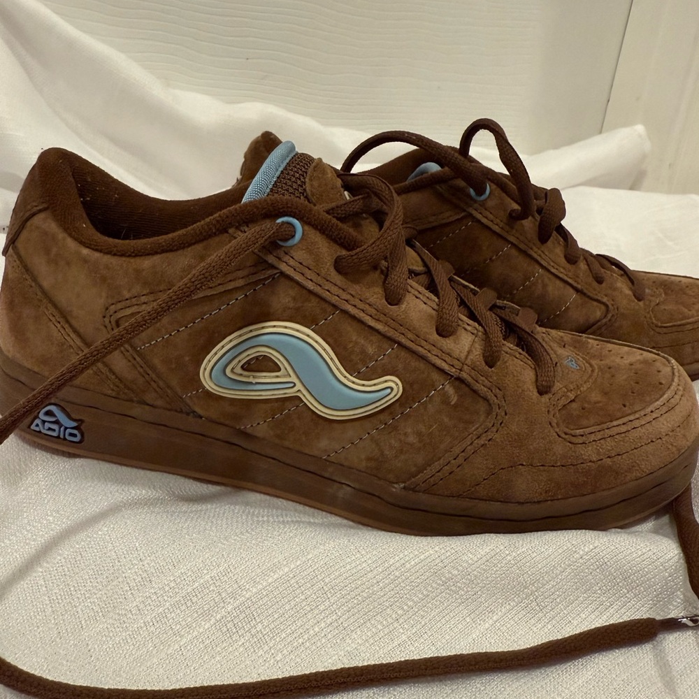 Adio Brown Athletic Sneakers with Blue Accents